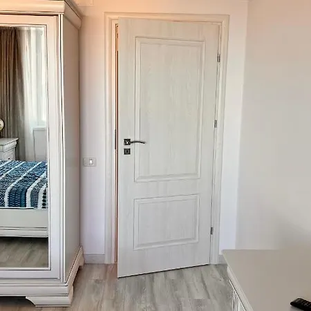 Reyna Beach Front Luxury * Constanta