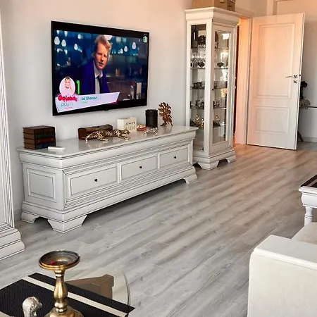 Apartment Reyna Beach Front Luxury